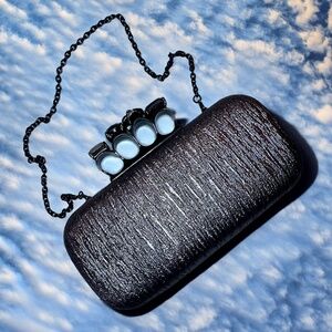 JNB Silver 4 finger skull silver studded skull clutch w removable chain mel11167